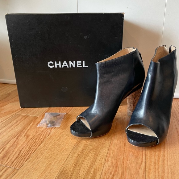 Chanel open toe bootie with cork heel - Picture 9 of 10